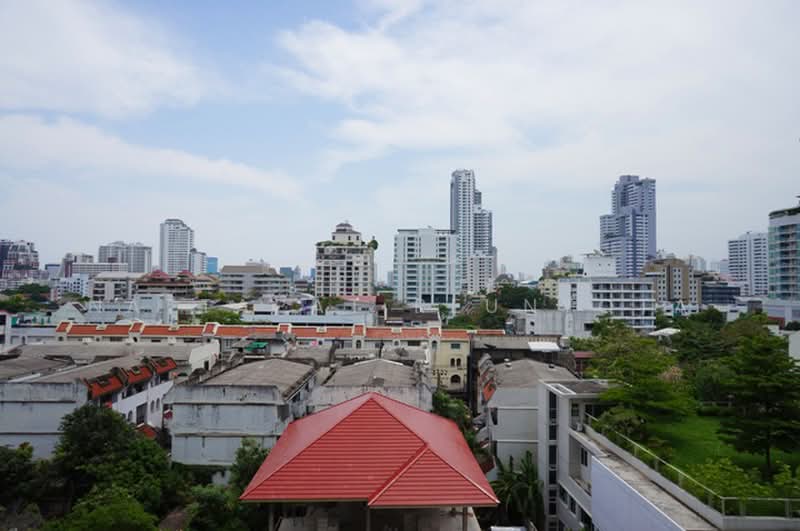 Wind Sukhumvit 23, Bangkok