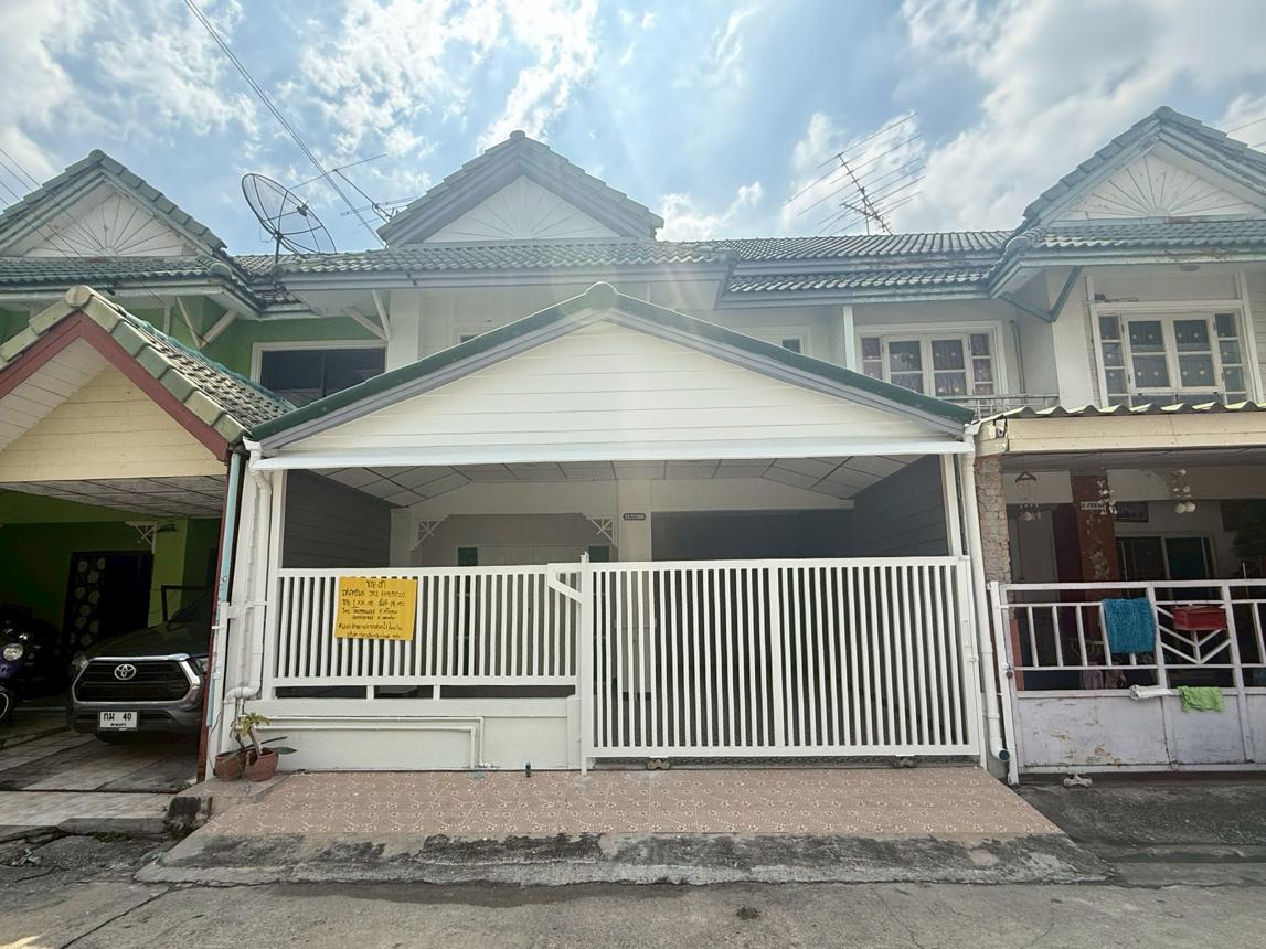 Detached house outside Sing Buri Project, Tha Chang, Saraburi Province
