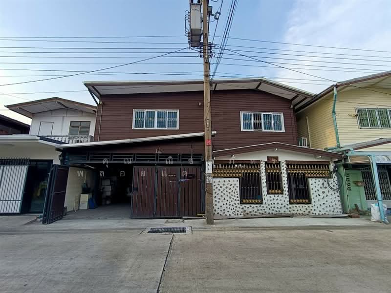 บ้านเดี่ยว 2 ชั้น 39 ตร.ว. ชุมชนฟื้นนครร่มเกล้า ระยะ4 โซน 10 ซอยเคหะร่มเกล้า31 แยก4-3, Bangkok