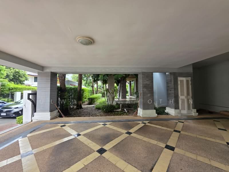 Narasiri Village, Bangkok
