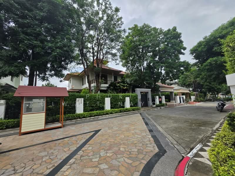 Narasiri Village, Bangkok