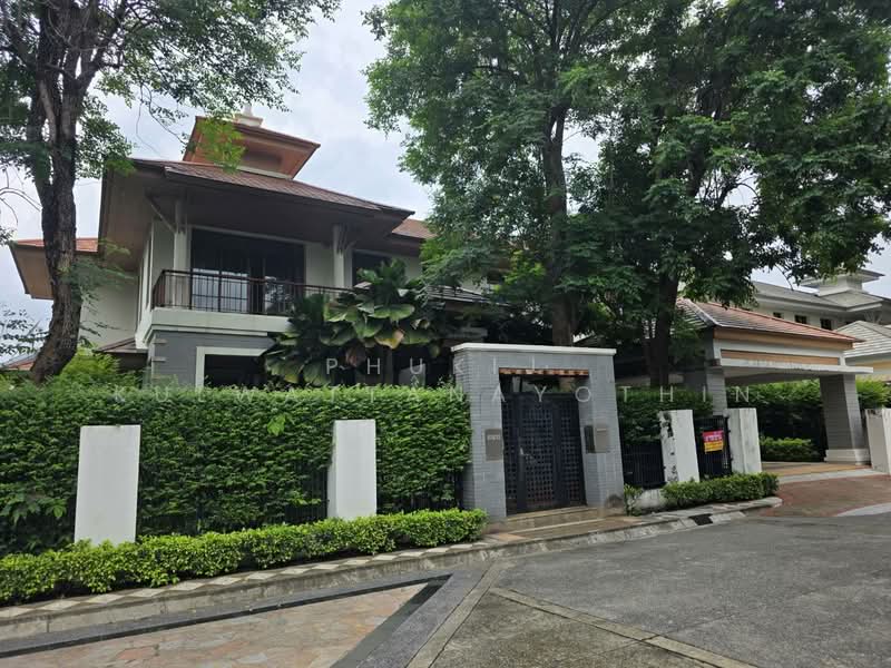 Narasiri Village, Bangkok
