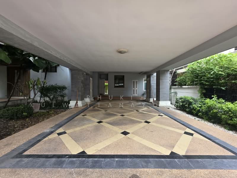 Narasiri Village, Bangkok