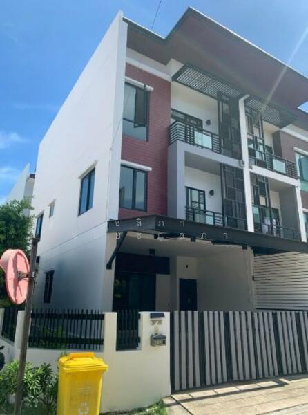 หมู่บ้านไอฟิล บางนา, Bangkok