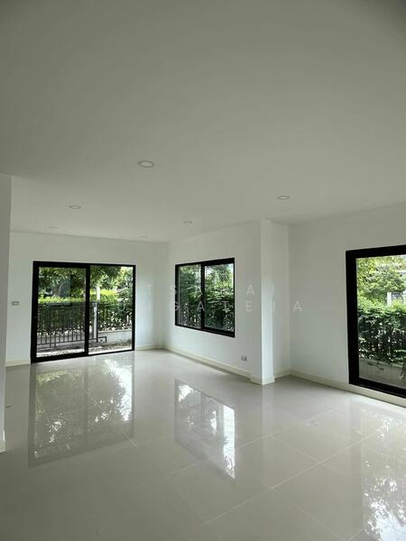 Centro Wongwaen-Chatuchot, Bangkok