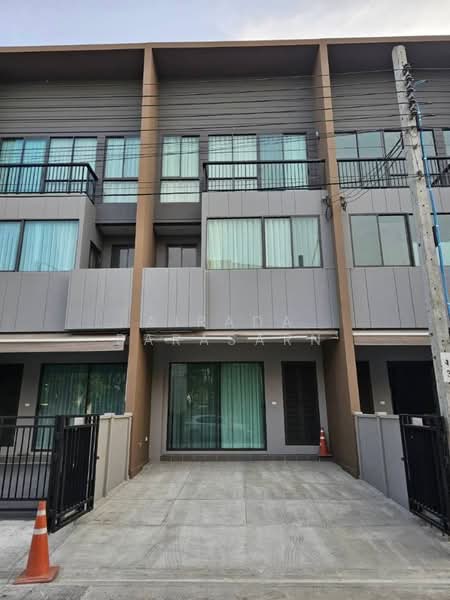 Baan Klang Muang Rama 9-Krungthep Kreetha, Bangkok