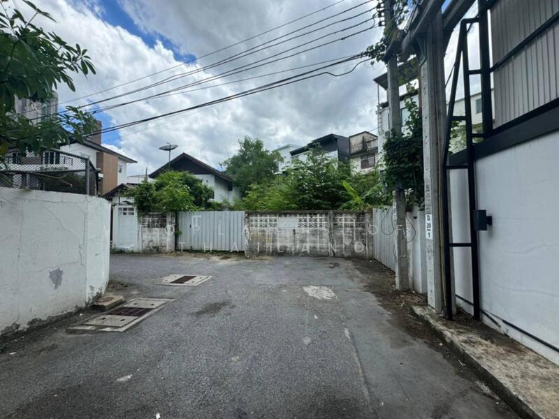 ขาย ที่ดิน สุขุมวิท ใกล้ BTS สถานีพระโขนง 600 m. เนื้อที่ 106 ตร.วา เหมาะสร้าง บ้าน และ สำนักงาน, Bangkok