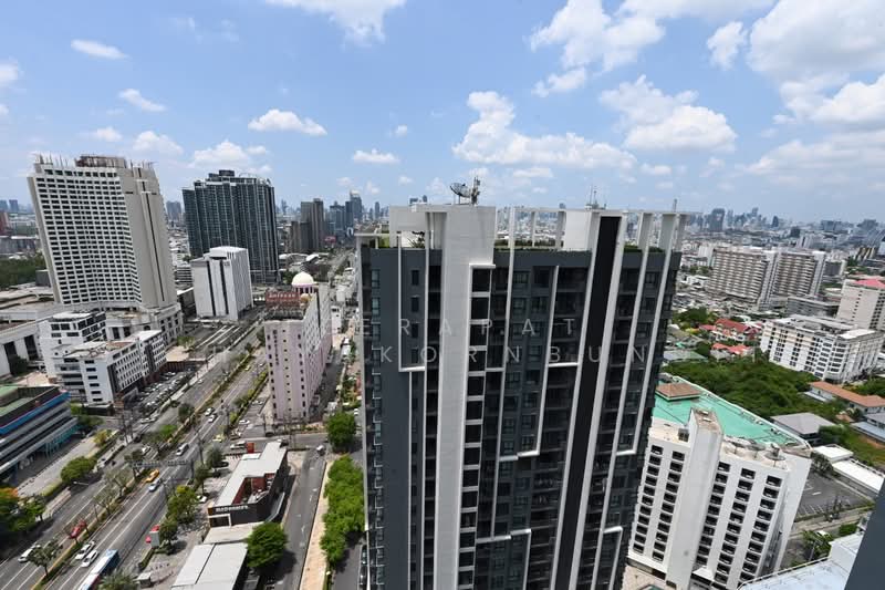 Quinn Ratchada 17, Bangkok