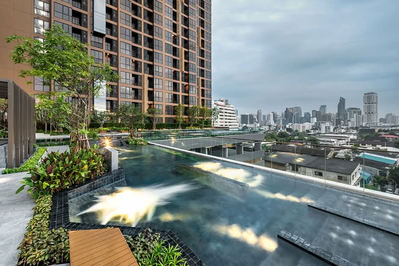 Oka Haus Sukhumvit 36, Bangkok
