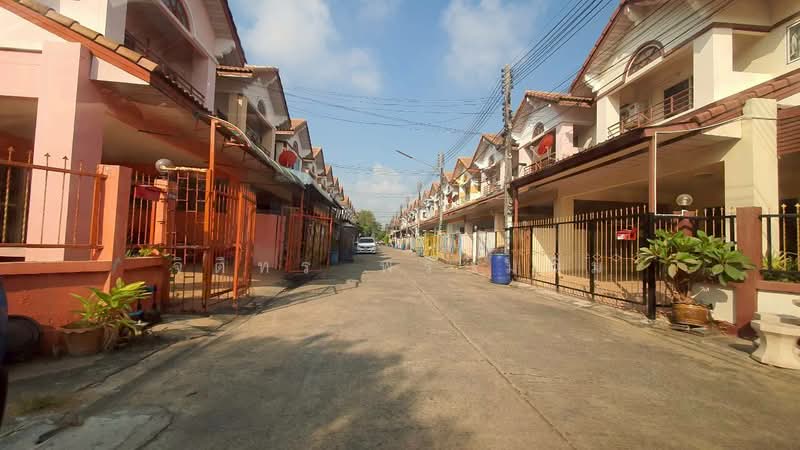 Baan Suetrong Rangsit, Pathum Thani