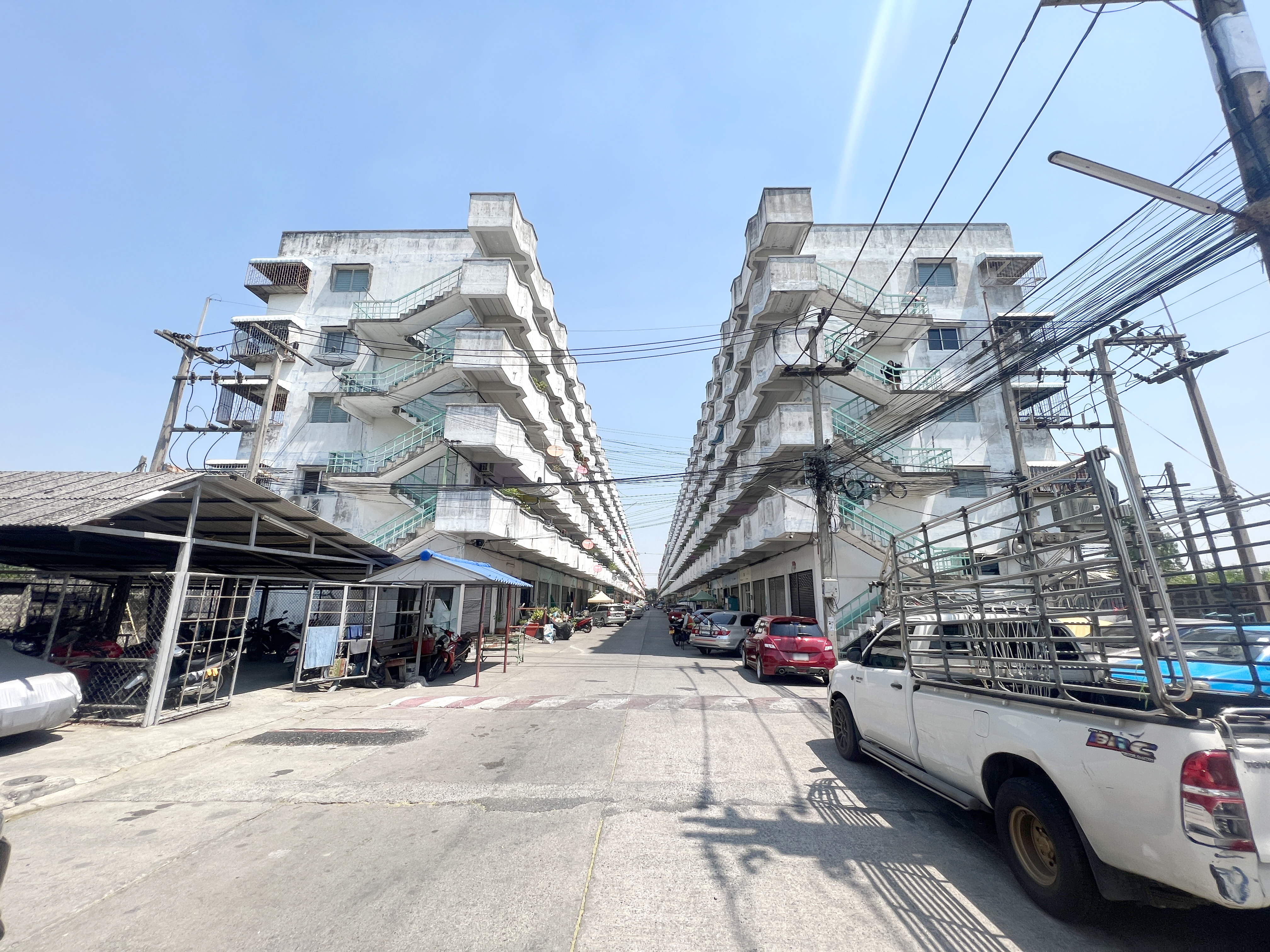 คอนโดมิเนียม โครงการบัณฑิตอินเตอร์ทาวน์ ลำลูกกา สุขุมวิท ลำลูกกา