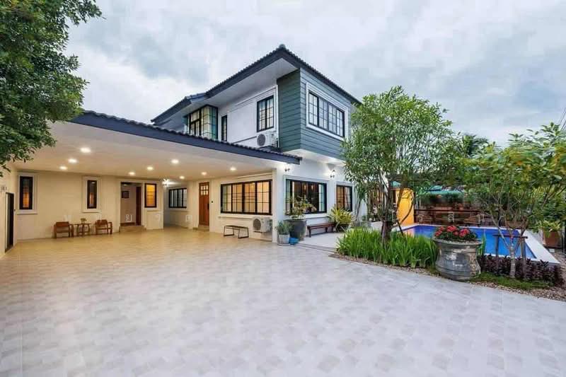 Modern Luxury Pool Villa for Sale, Fully Furnished, Prime Location Behind Mae Hia Fresh Market, Chi, Chiang Mai