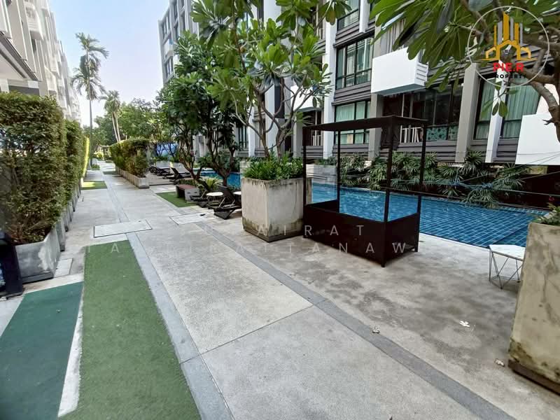 Esta Bliss Ramintra, Bangkok