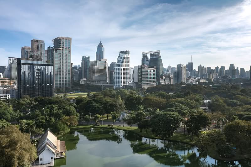 Muniq Langsuan, Bangkok