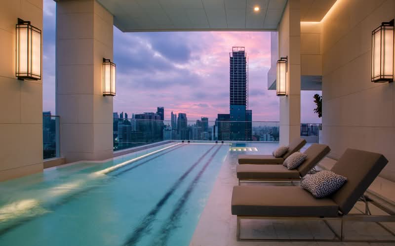 Muniq Langsuan, Bangkok