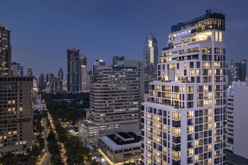 Muniq Langsuan, Bangkok