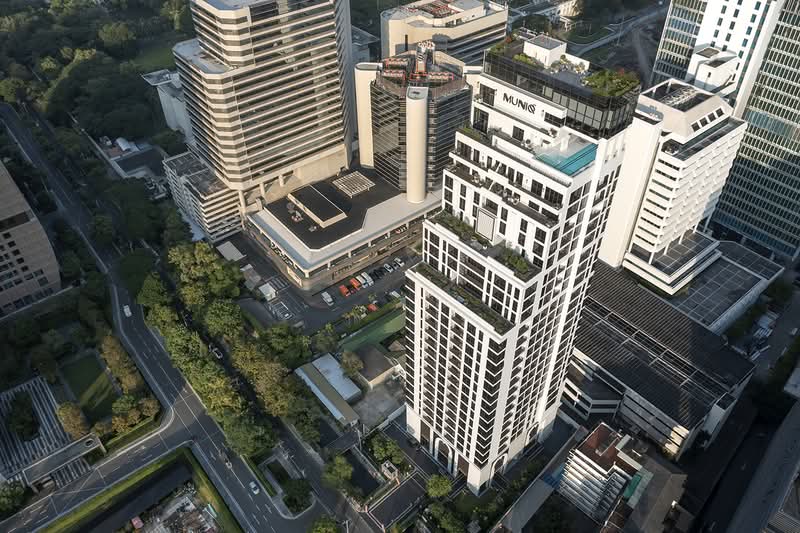 Muniq Langsuan, Bangkok