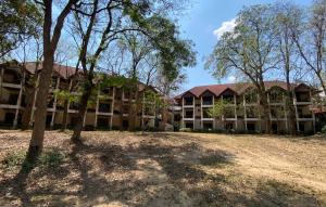 โรงแรม เมืองกาญจนบุรี กาญจนบุรี translates to
โรงแรม เมืองกาญจนบุรี กาญจนบุรี