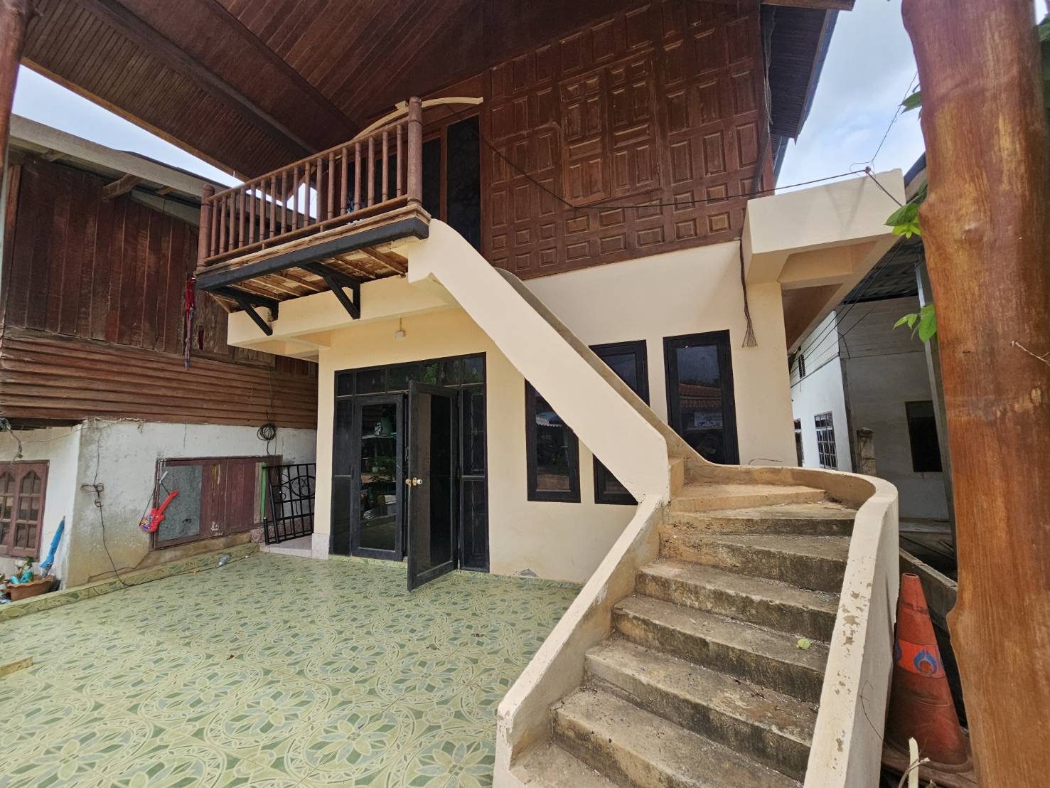 บ้านเดี่ยวครึ่งตึกครึ่งไม้ 2 ชั้น ปราจีนบุรี