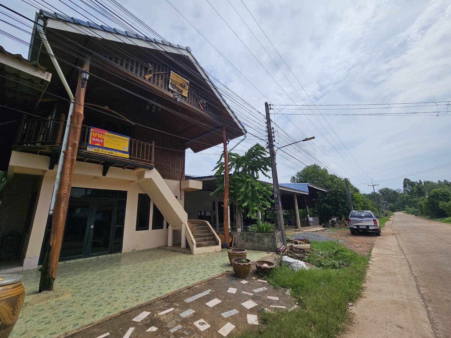 บ้านเดี่ยวครึ่งตึกครึ่งไม้ 2 ชั้น ปราจีนบุรี