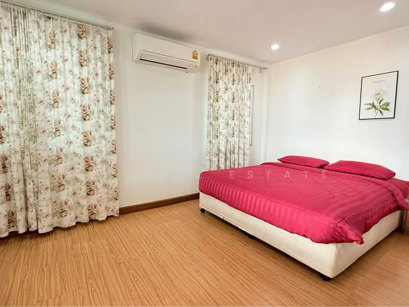 Spacious 4-Bedroom Corner Pool Villa for Sale – Mabprachan, Chon Buri (Pattaya)