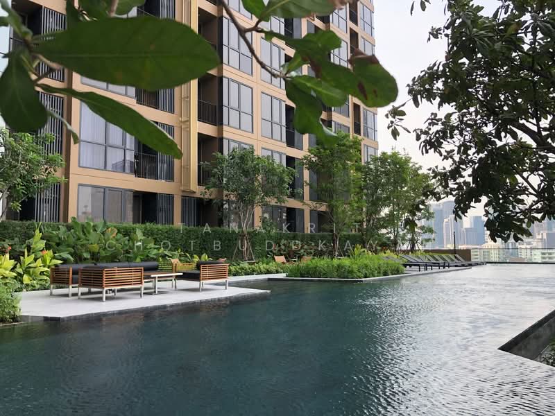 Oka Haus Sukhumvit 36, Bangkok