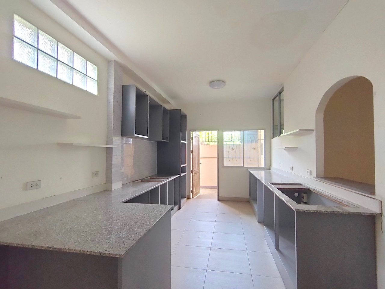 The Balcony Home Udomsuk Townhome