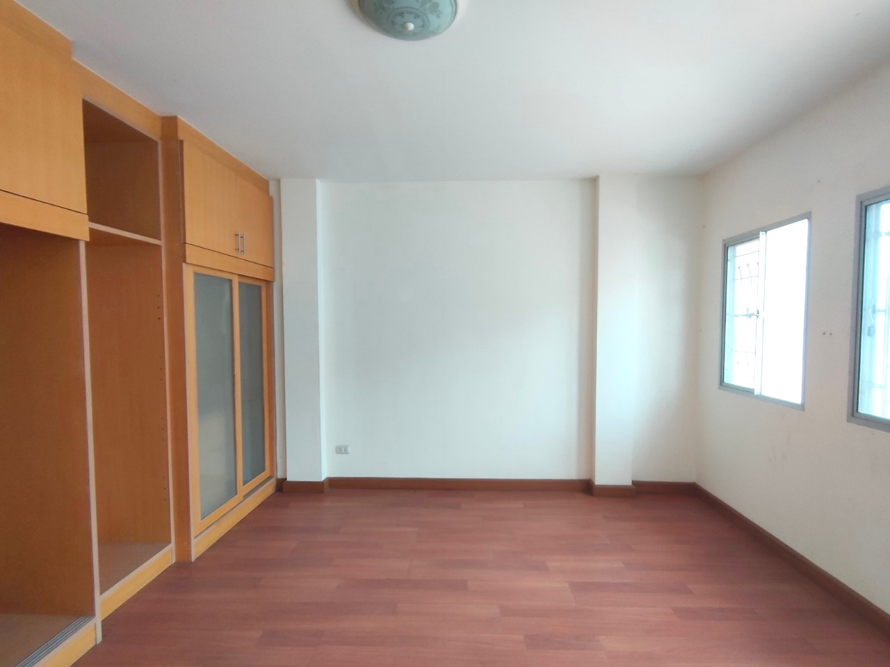 The Balcony Home Udomsuk Townhome