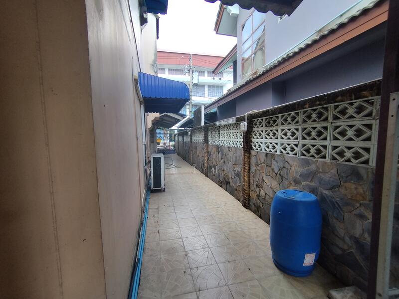 หมู่บ้านมโนรมย์ 4, Bangkok