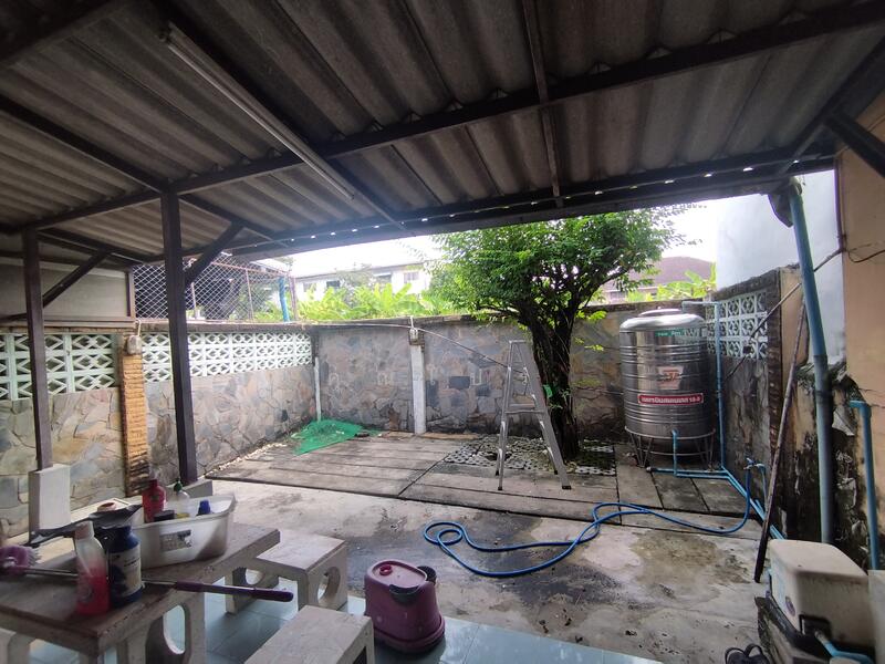 หมู่บ้านมโนรมย์ 4, Bangkok