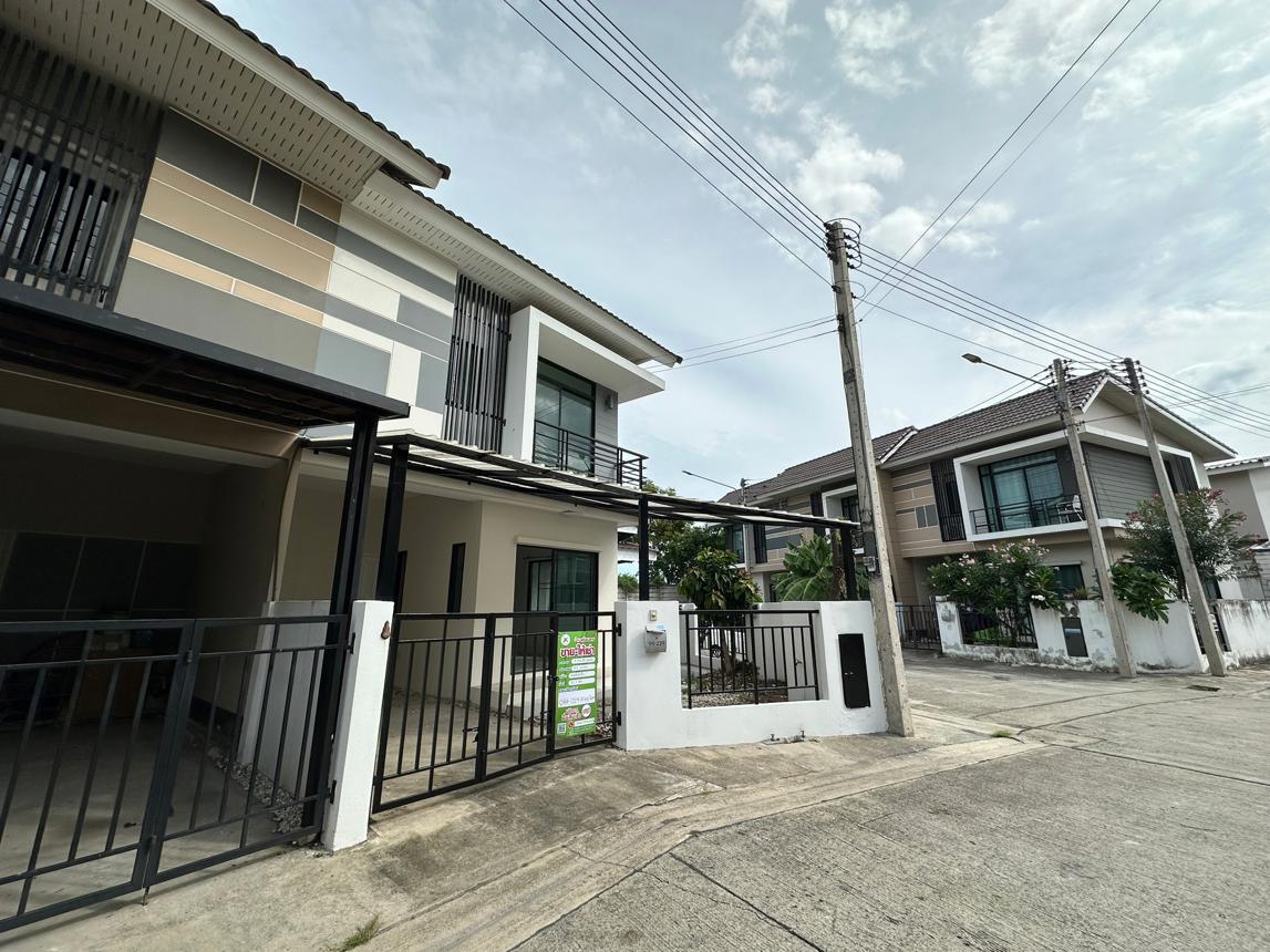Townhouse for sale at Ekchai Plus Townhouse, Samutsakorn City, Samutsakorn Province.