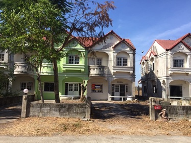 บ้านแฝด โครงการบ้านสวนแสนสุข องครักษ์