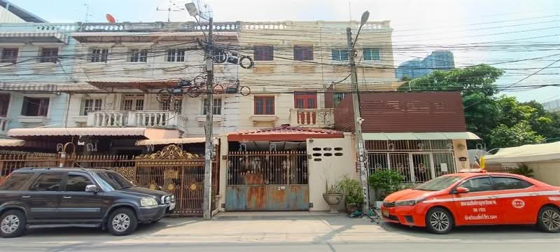 ทาวน์เฮ้าส์ 3 ชั้น 25 ตร.ว. ทาวน์เฮ้าส์ ซอยติวานนท์ ซอย2, Nonthaburi