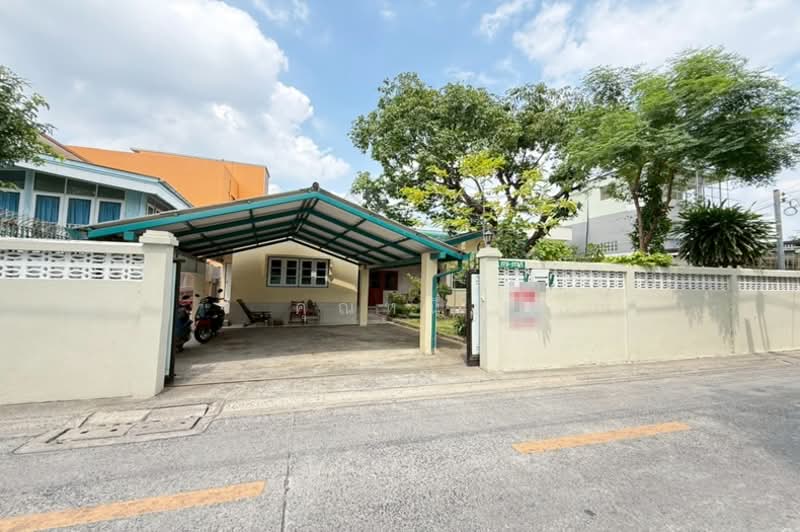 ขายบ้านเดี่ยวชั้นเดียว สุขุมวิท 56 ใกล้ BTS ใกล้ทางด่วน บ้านน่าอยู่ พร้อมสวนหน้าบ้าน, Bangkok