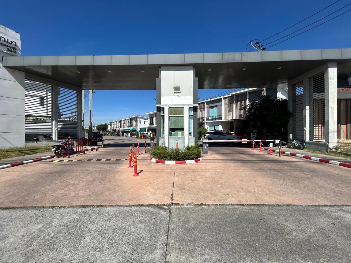 ทาวน์เฮ้าส์ พฤกษา 86/2 ลาดกระบัง-สุวรรณภูมิ บางเสาธง สมุทรปราการ