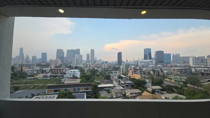 The Royal Navin Tower, Bangkok