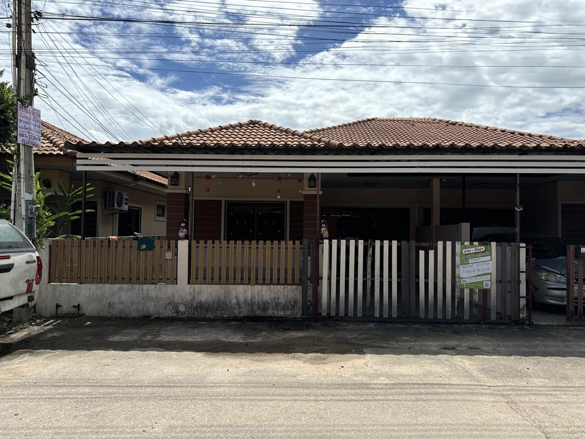 Townhouse at Thanathani View House, Chang Rai, Rayong