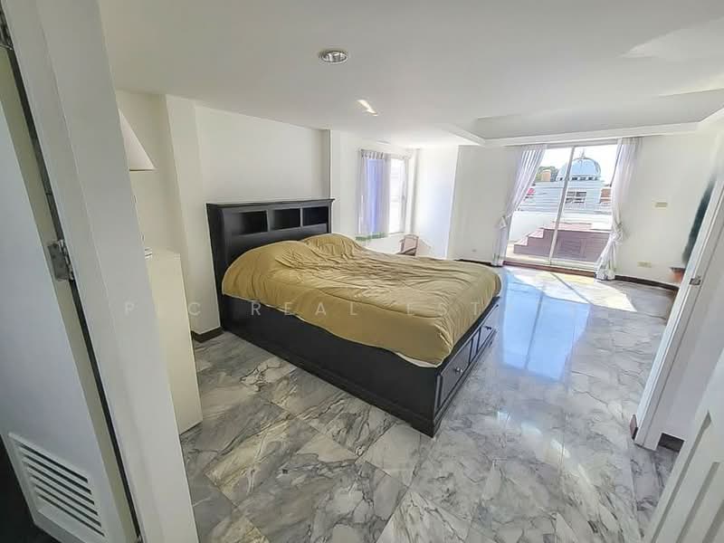 3 Storey Townhouse for Sale Wongamat North Pattaya, Chon Buri (Pattaya)