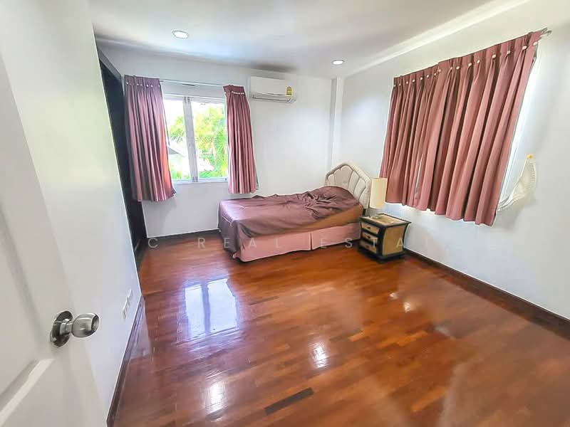 3 Storey Townhouse for Sale Wongamat North Pattaya, Chon Buri (Pattaya)