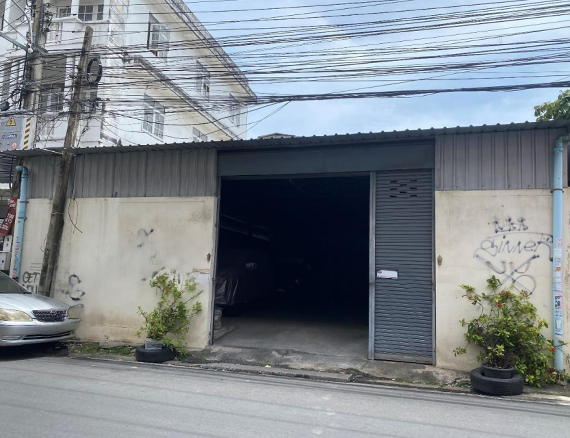 Warehouse in Ratburana, Bangkok.