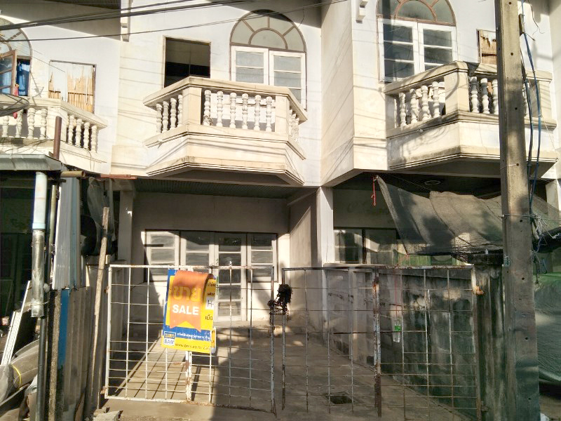 Townhouse at Charoen Sree Project, Danyen Buri