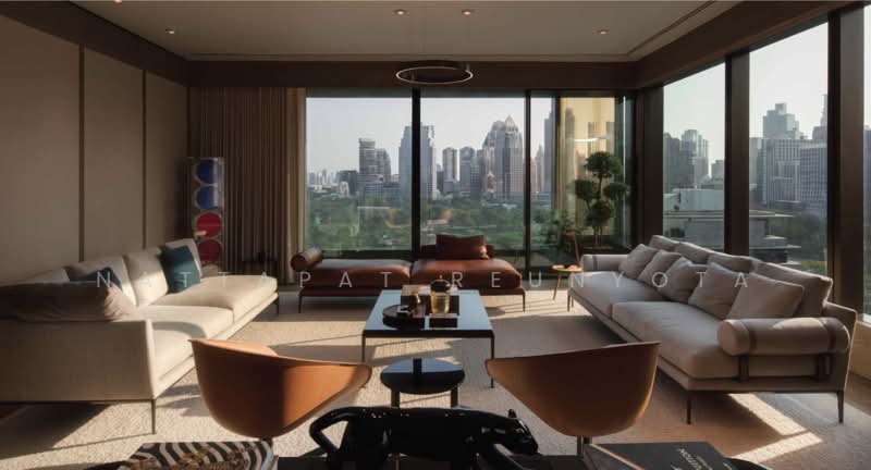 Nimit Langsuan, Bangkok