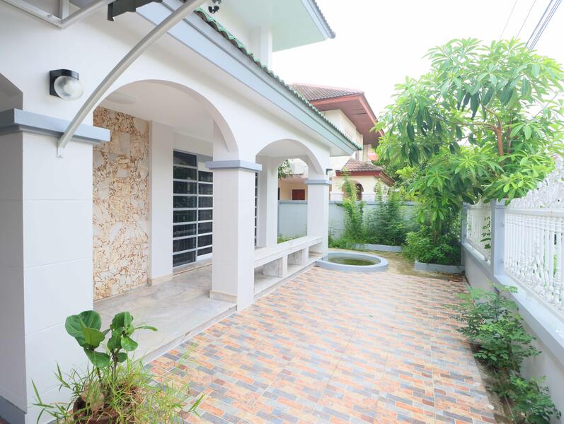 บ้านเดี่ยว 2 ชั้น รีโนเวทใหม่ นาคนิวาส 2 ลาดพร้าว 71 ใกล้เซ็นทรัลอีสต์วิลล์, Bangkok