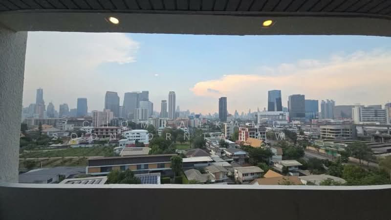 The Royal Navin Tower, bangkok