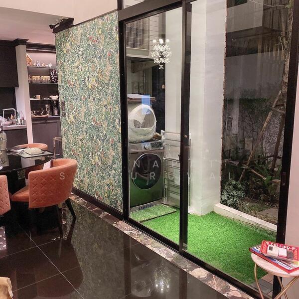 Na Vara Residence, Bangkok