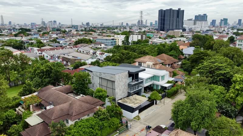 Sarin Park, Bangkok