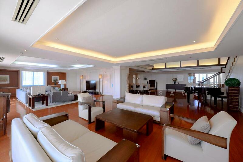 Las Colinas, Bangkok