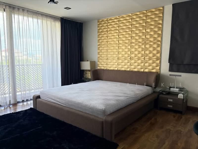 undefined, bangkok