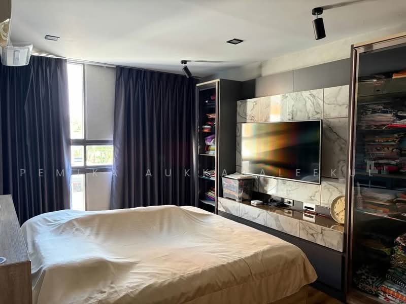 undefined, bangkok