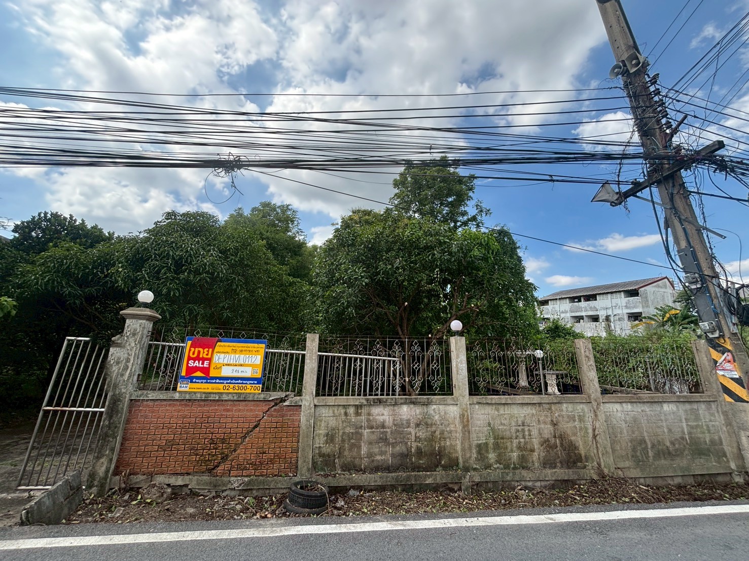Vacant land located on Tha Lan Road - Khlong Nam Laeng (near Phathum Thani 1 Bridge)